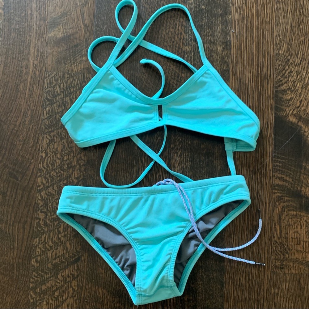 Jolyn Bikini Set in Beach
